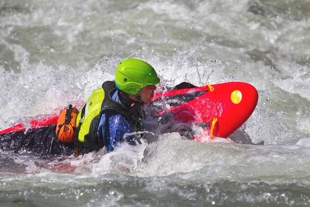 Bellyak — descente en bellyak sur la Sarine, Suisse romande